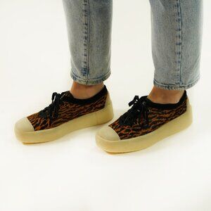 NEW CLARKS Haircalf Tor Hoop Comfort Sneakers tortoiseshell for women 12…